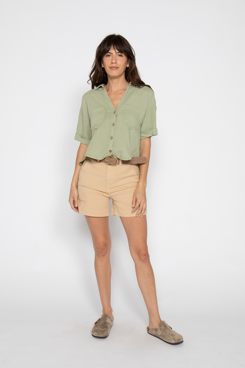 Lightweight khaki shorts made with 100% cotton, featuring a high-rise fit, perfect for warm summer days with a breathable design.
