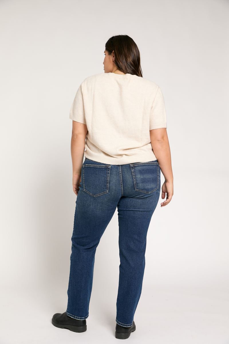 Jessica C is Size 32 and 5’8”