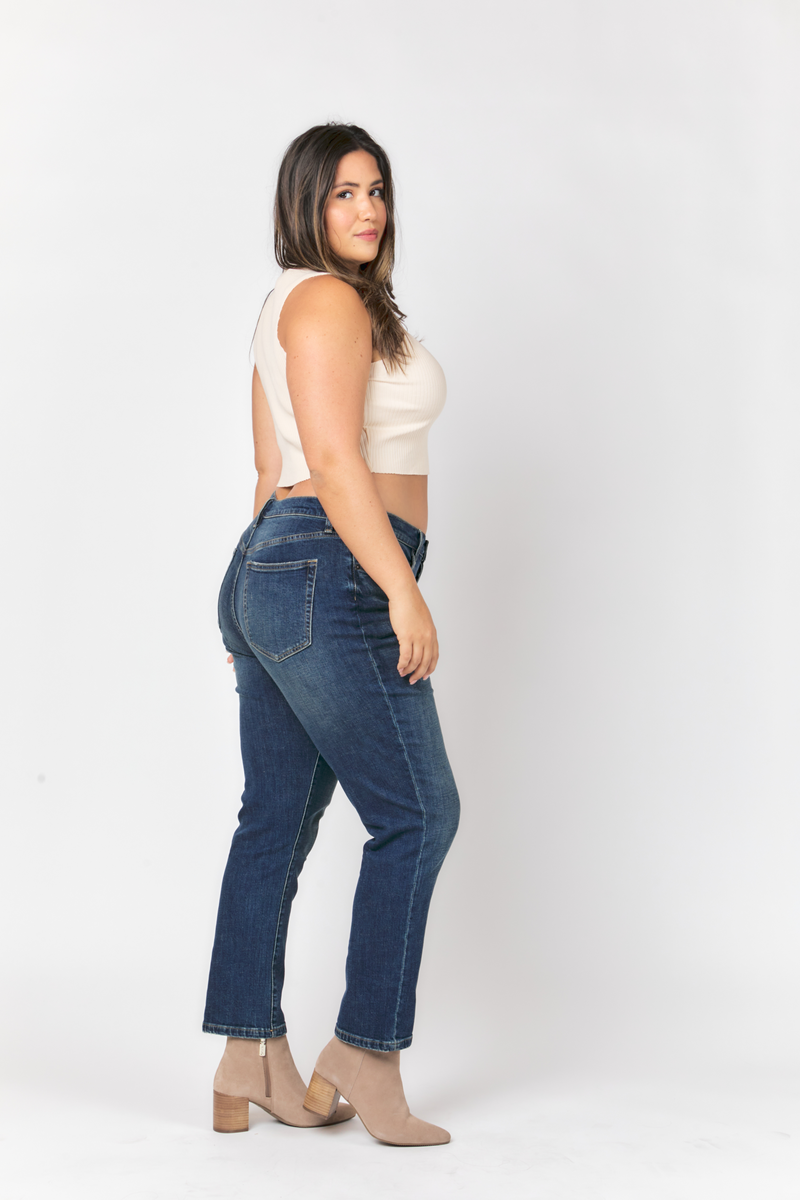 Jessica C is Size 32 and 5’8”