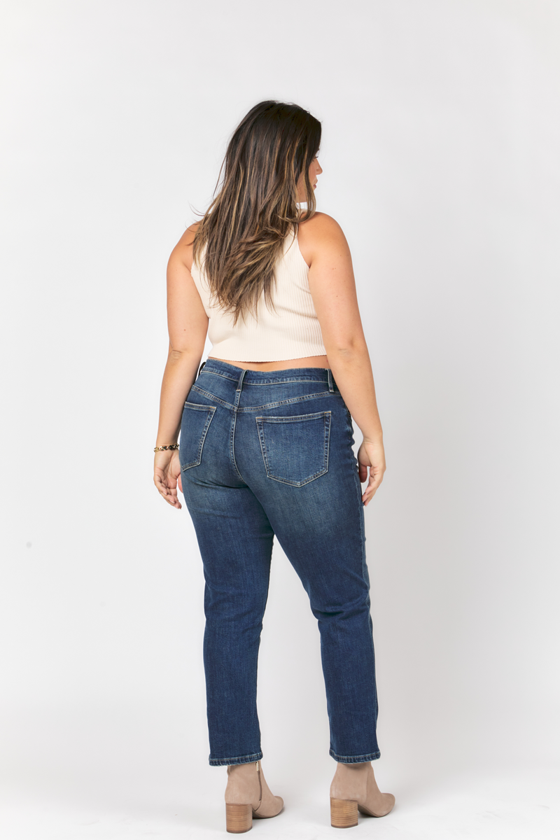 Jessica C is Size 32 and 5’8”
