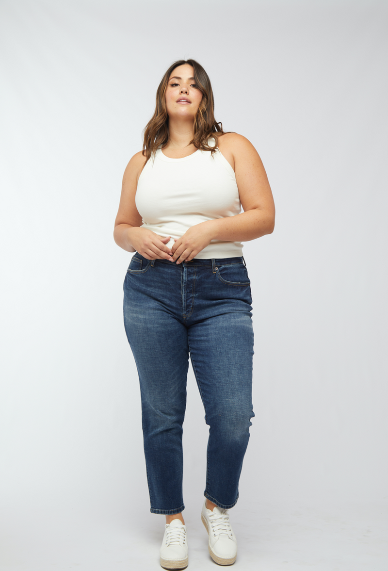 Jessica is Size 32 and 5’8”