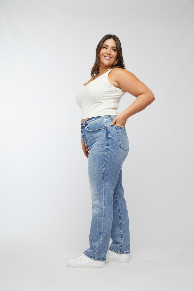 Side profile of plus-size model in women&