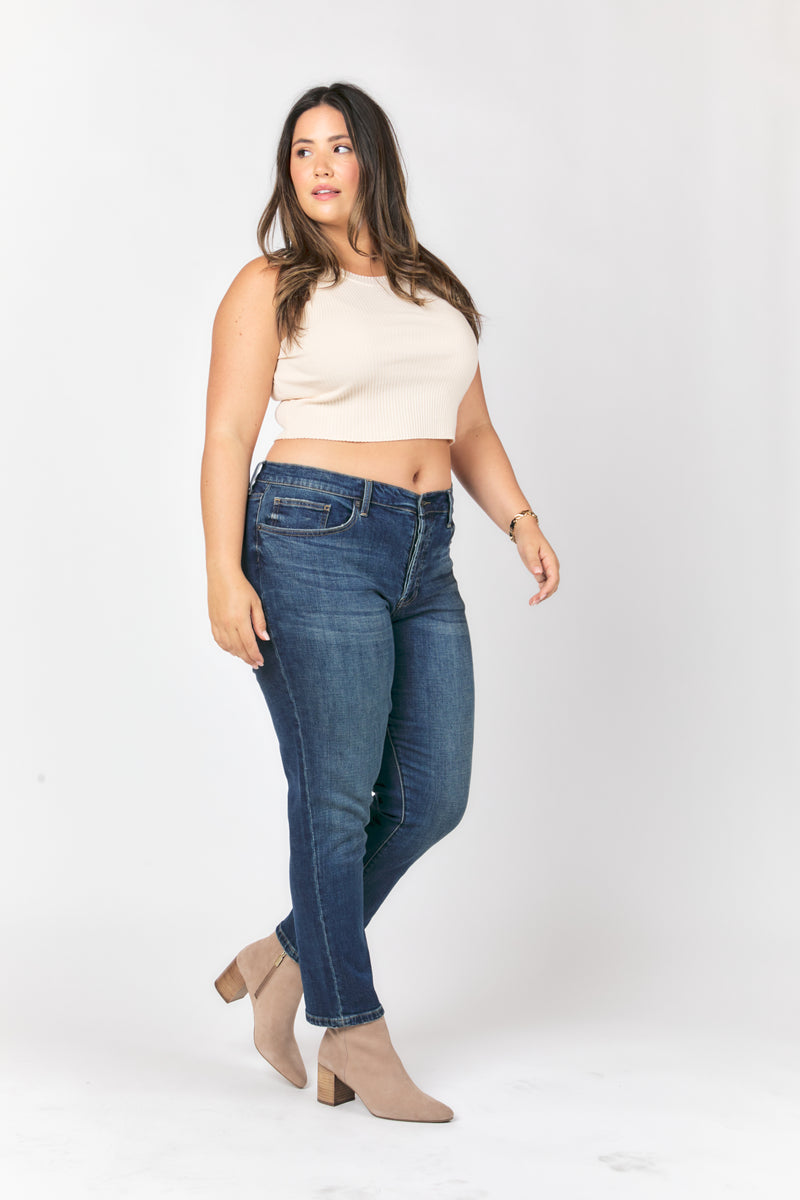 Jessica C is Size 32 and 5’8”