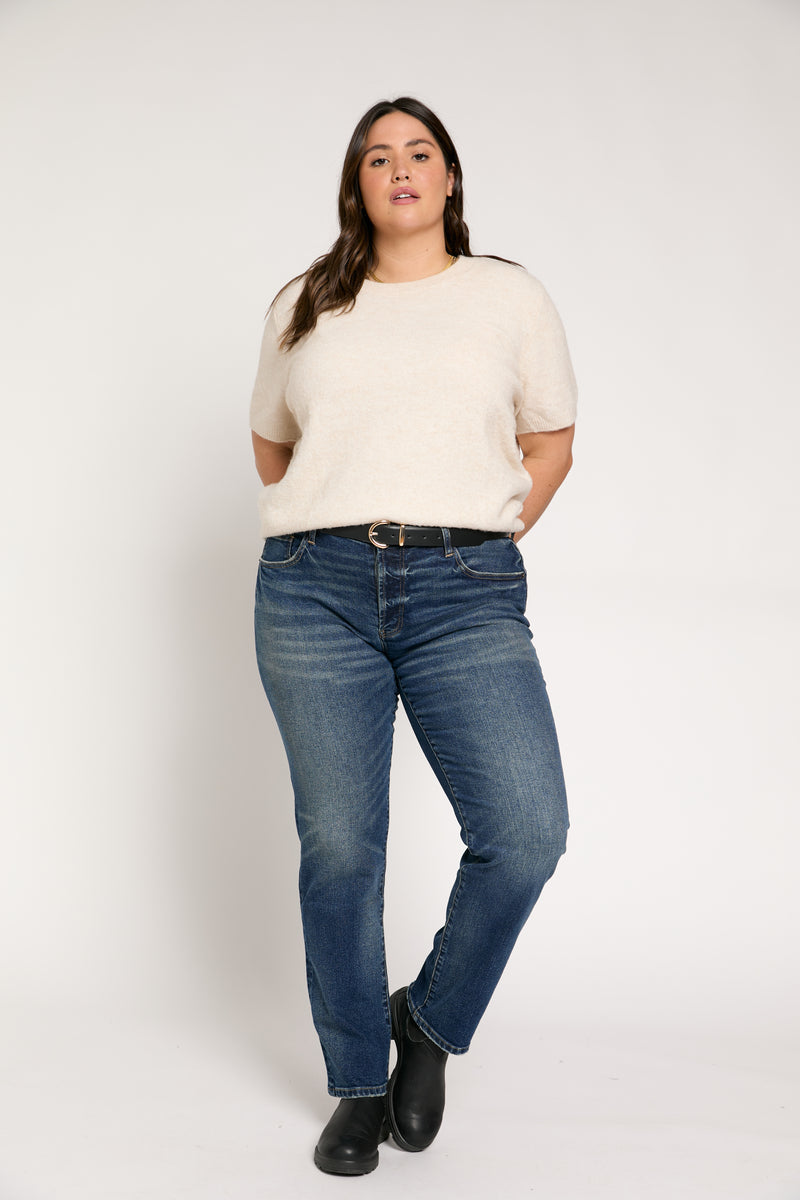 Jessica C is Size 32 and 5’8”