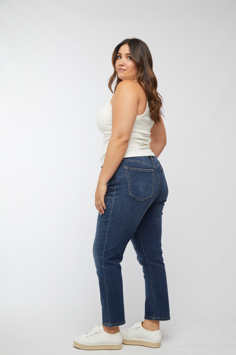 Jessica is Size 32 and 5’8”