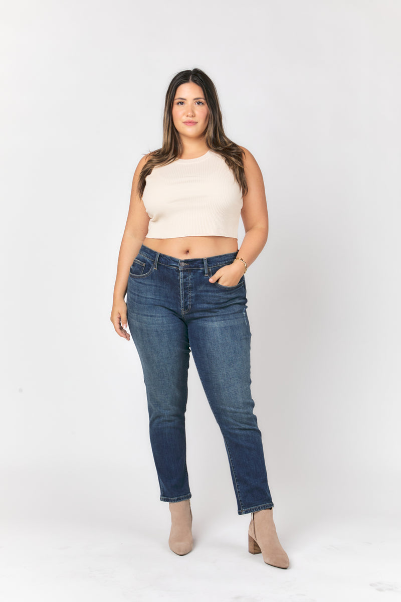 Jessica C is Size 32 and 5’8”